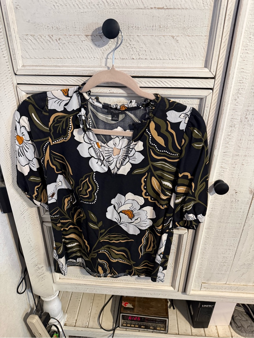 Ann Taylor Black Floral Short-Sleeve Keyhole Blouse